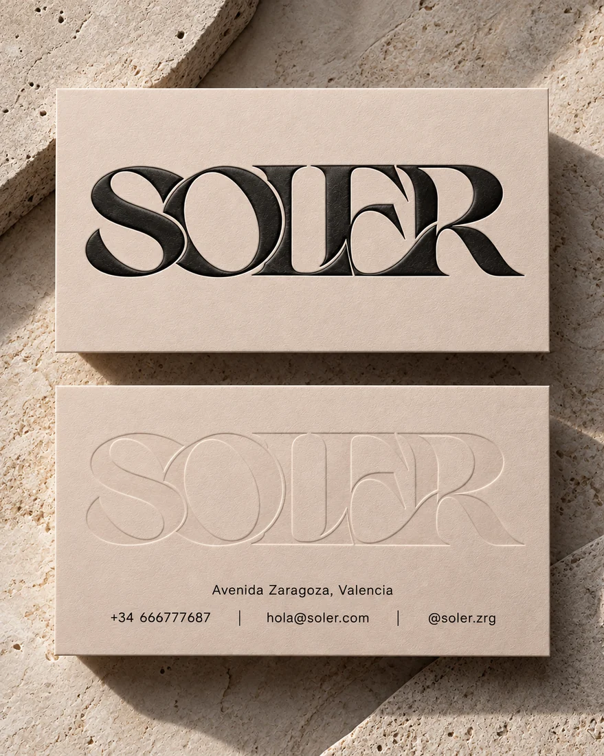 Branding para Soler: tarjetas de visita con el logo en relieve